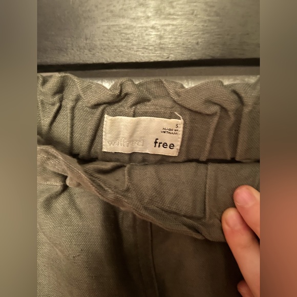 Aritzia Wilfred “Harulia” paper bag shorts olive green size S high waisted - Picture 5 of 5